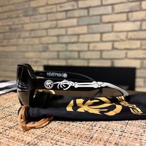 Heatwave Women’s Skeleton Sunglasses